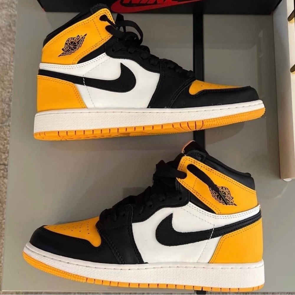 Nike Air Jordan 1 Retro High OG GS Sneakers